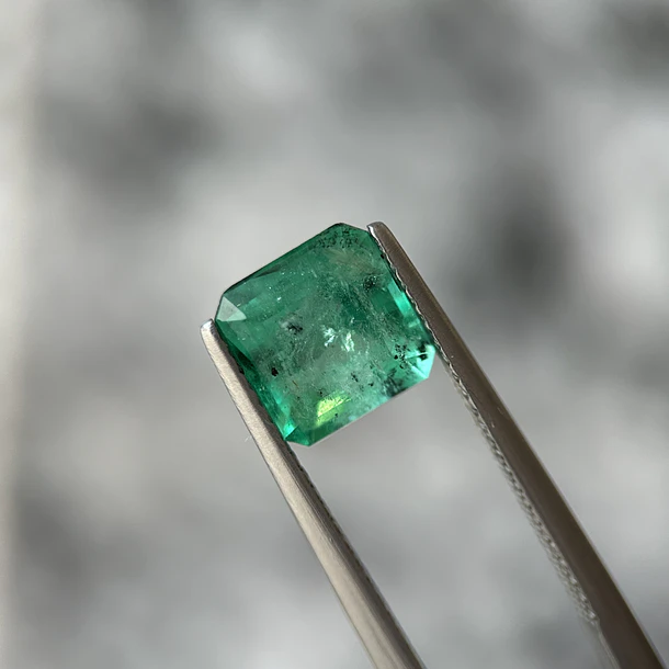 Esmeralda colombiana-2.265ct-13.11x13.01x10.52mm 1