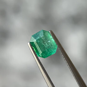 Esmeralda colombiana-1.26ct-7.37x6.10x4.30mm