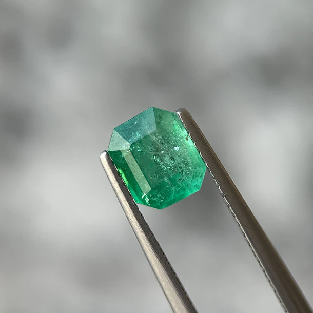 Esmeralda colombiana-1.26ct-7.37x6.10x4.30mm 1
