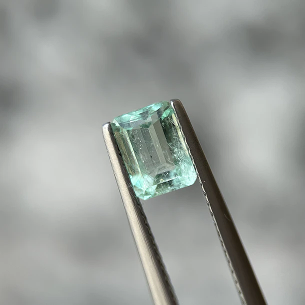Esmeralda colombiana-1.11ct-6.99x5.03x3.83mm 1