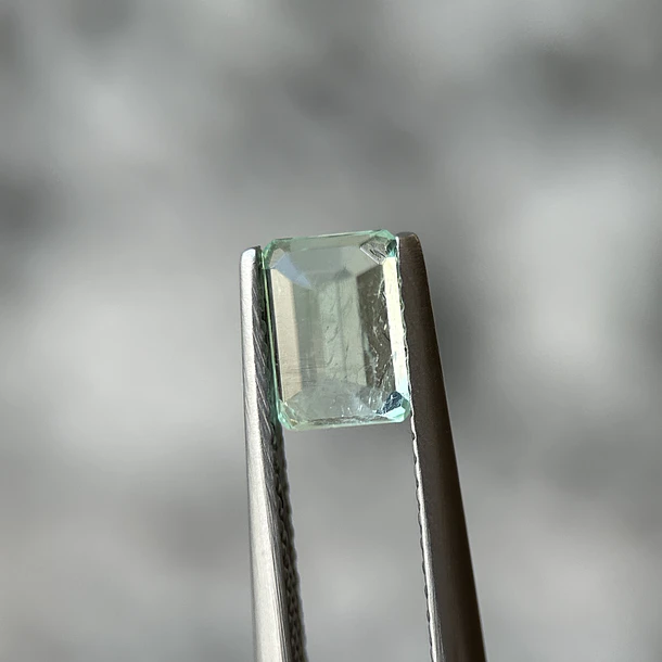 Esmeralda colombiana-1.11ct-6.99x5.03x3.83mm 3