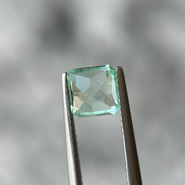 Esmeralda colombiana-1.44ct-6.73x6.68x4.72mm 3