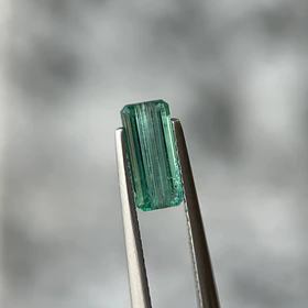 Esmeralda colombiana-1.095ct-9.65x4.34x3.15mm
