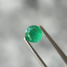 Esmeralda colombiana-0.83ct-5.96x4.34mm