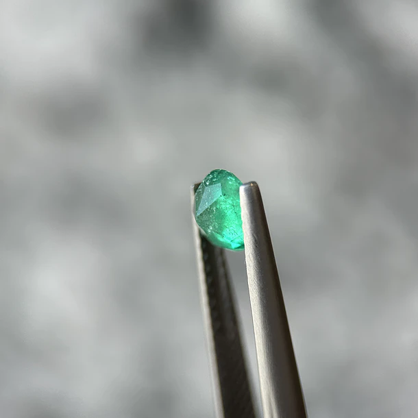 Esmeralda colombiana-0.745ct-6.01x3.56mm 2