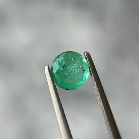 Esmeralda colombiana-0.745ct-6.01x3.56mm