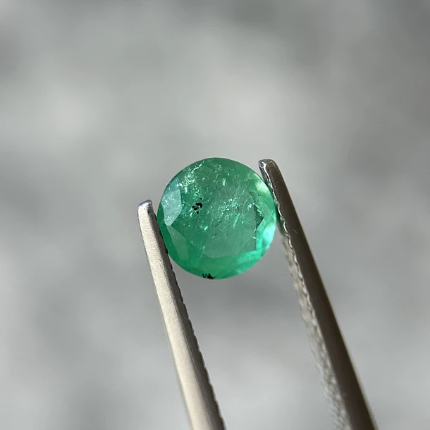 Esmeralda colombiana-0.745ct-6.01x3.56mm 1
