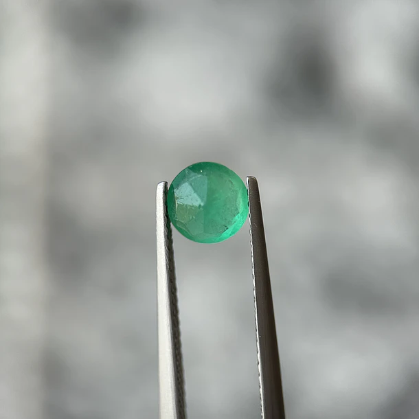Esmeralda colombiana-0.84ct-6.36x3.55mm 3