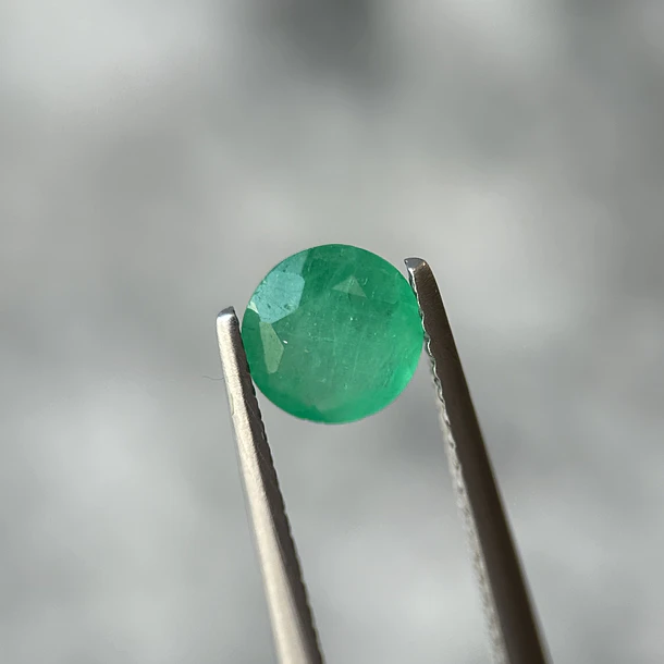 Esmeralda colombiana-0.84ct-6.36x3.55mm 1