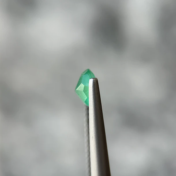 Esmeralda colombiana-0.84ct-6.36x3.55mm 2