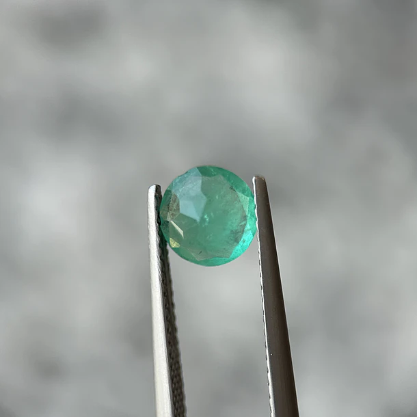 Esmeralda colombiana-1ct-6.97x6.94x3.76mm 3