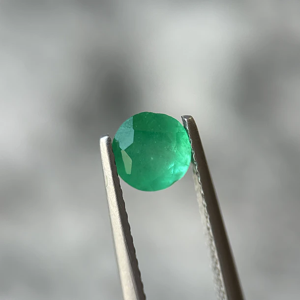 Esmeralda colombiana-0.77ct-5.84x5.79x4.32mm 1