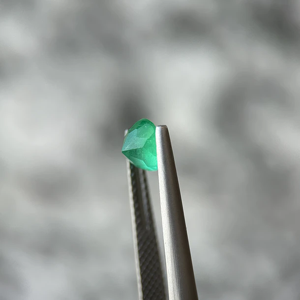Esmeralda colombiana-0.77ct-5.84x5.79x4.32mm 2