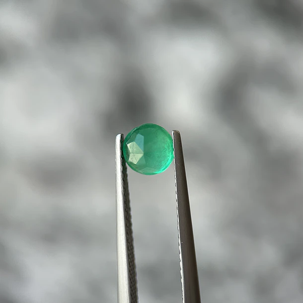 Esmeralda colombiana-0.77ct-5.84x5.79x4.32mm 3