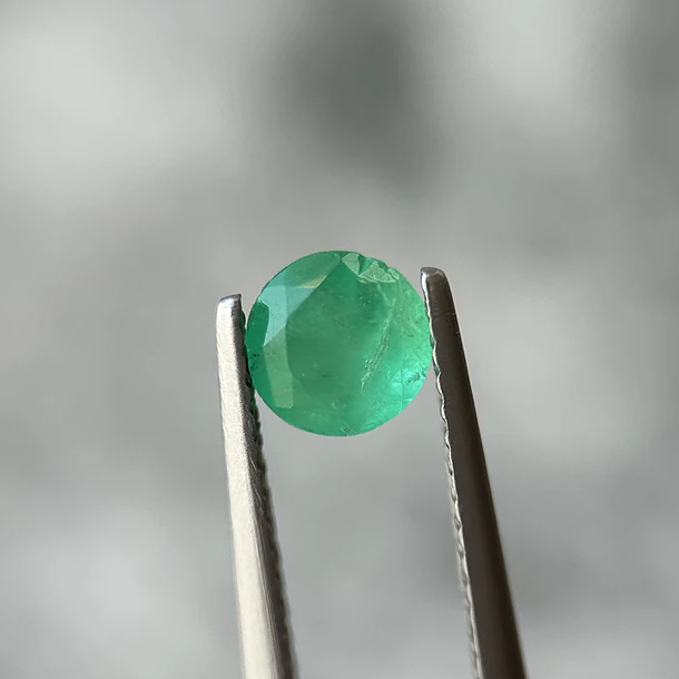 Esmeralda colombiana-0.75ct-5.66x5.62x4.18mm 1