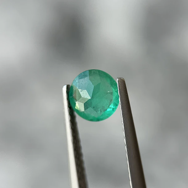 Esmeralda colombiana-0.63ct-6.06x3.10mm 3