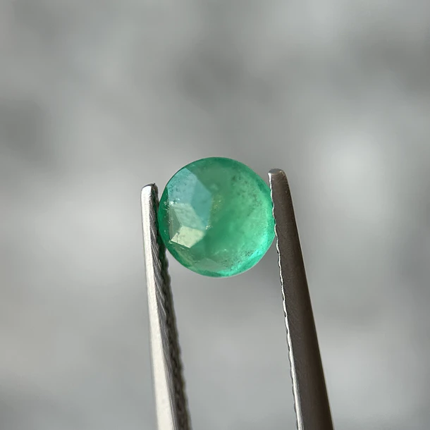 Esmeralda colombiana-0.91ct-6.27x6.24x4.61mm 3