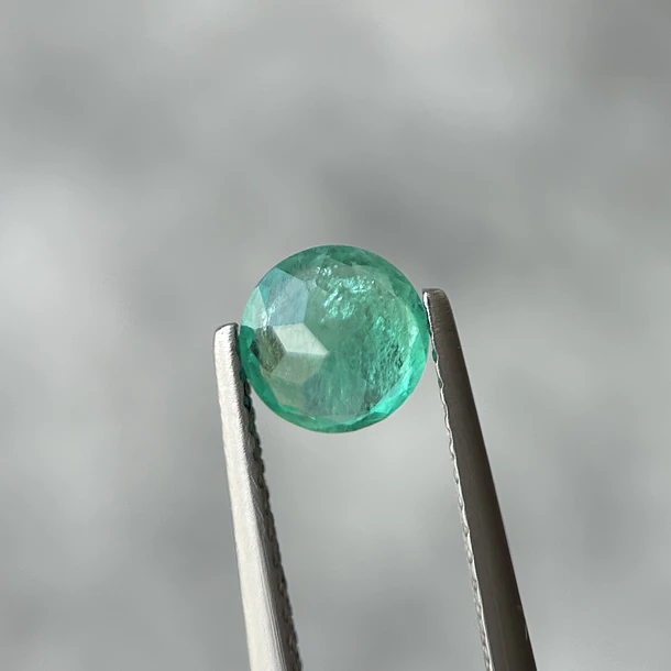 Esmeralda colombiana-0.74ct-6.02x3.82mm 3