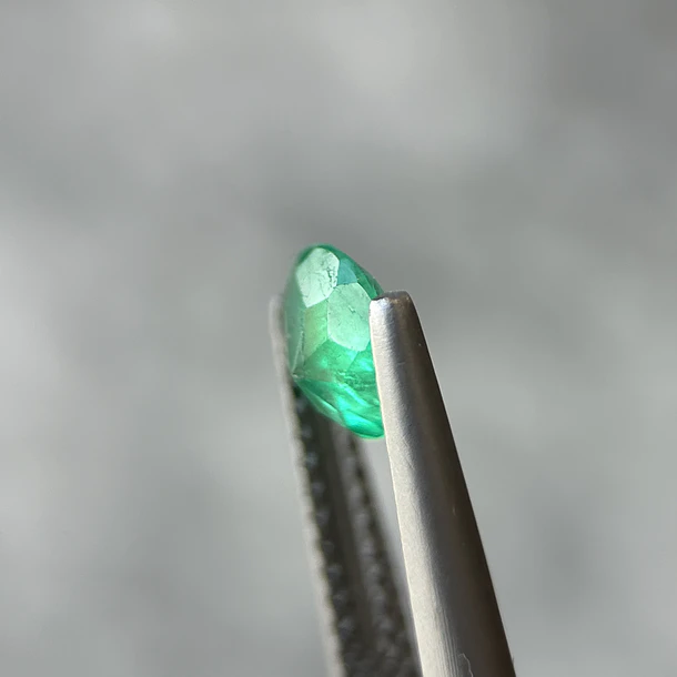 Esmeralda colombiana-0.60ct-6.06x2.91mm 2