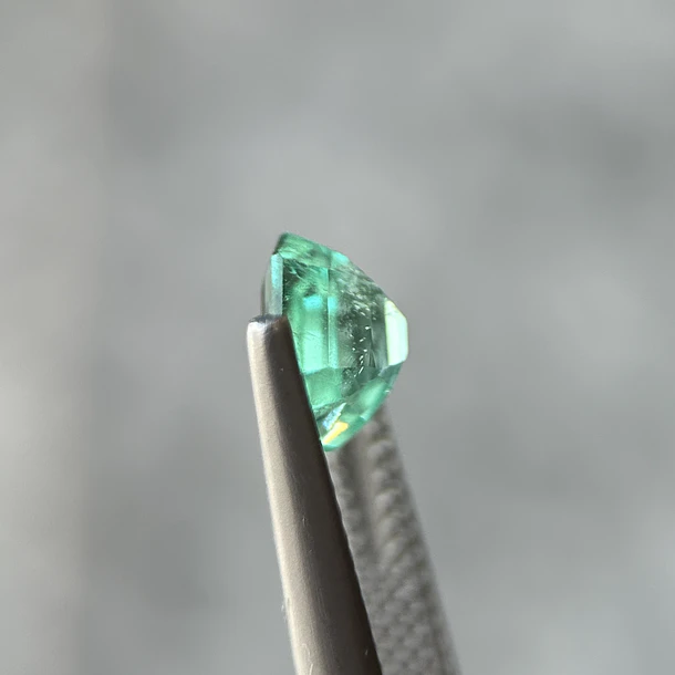 Esmeralda colombiana-1.17ct-6.38x6.30x4.1mm 2