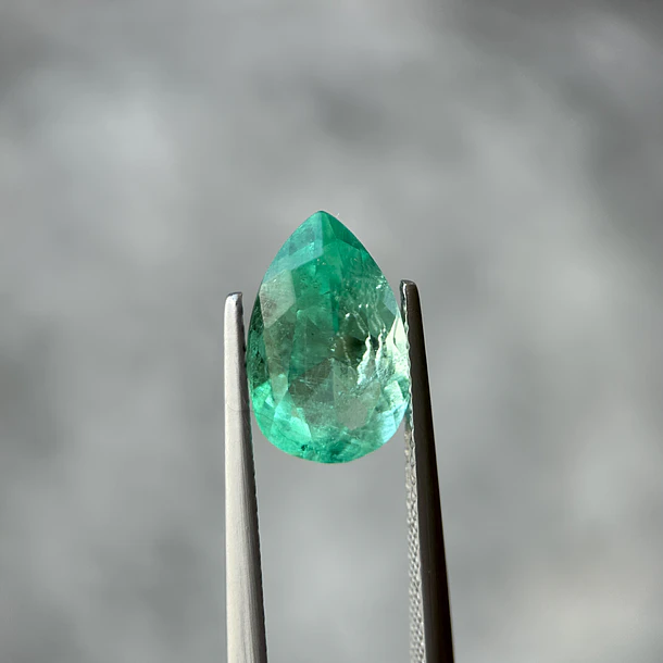 Esmeralda colombiana-2.78ct-12.14x7.49x5.7mm 1