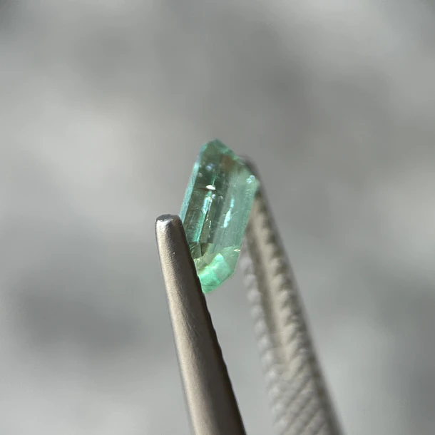 Esmeralda colombiana-0.705ct-6.46x4.85x3mm 2