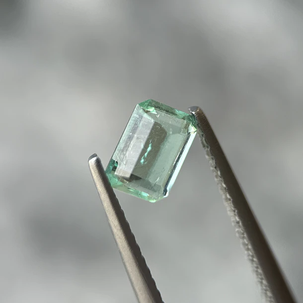 Esmeralda colombiana-0.705ct-6.46x4.85x3mm 3