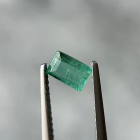 Esmeralda colombiana-0.445ct-5.68x3.80x2.4mm