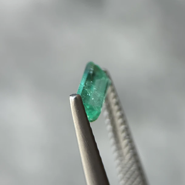 Esmeralda colombiana-0.445ct-5.68x3.80x2.4mm 2