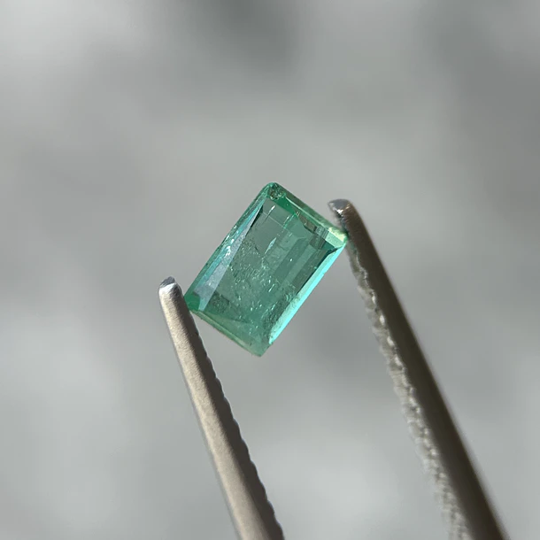 Esmeralda colombiana-0.445ct-5.68x3.80x2.4mm 3