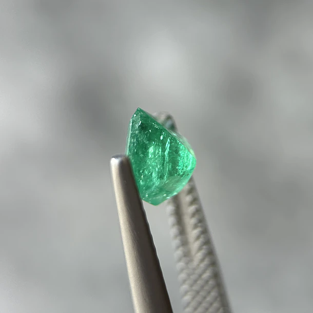 Esmeralda colombiana-0.925ct-6.36x5.84x4.1mm 2