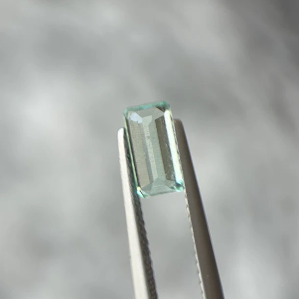 Esmeralda colombiana-0.925ct-7.75x3.87x3.2mm 3