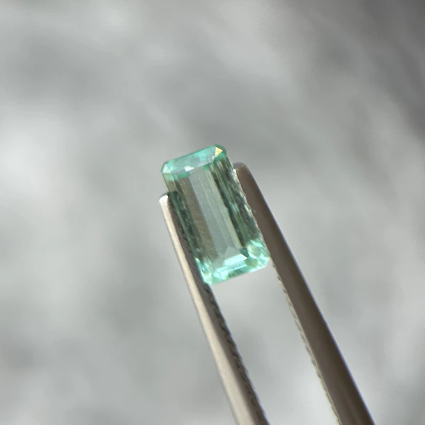 Esmeralda colombiana-0.925ct-7.75x3.87x3.2mm 1