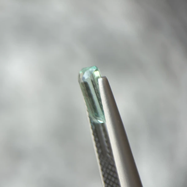 Esmeralda colombiana-0.925ct-7.75x3.87x3.2mm 2