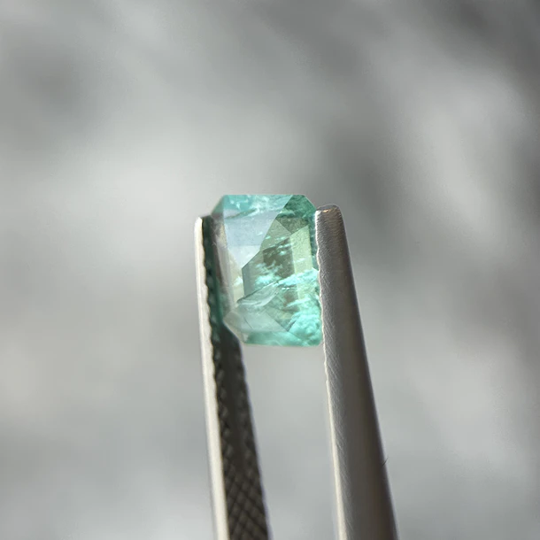 Esmeralda colombiana-0.81ct-6.79x5.77x2.9mm 2