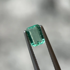 Esmeralda colombiana-0.70ct-6.58x4.76x2.8mm