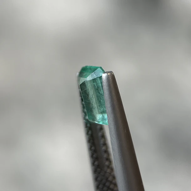 Esmeralda colombiana-0.70ct-6.58x4.76x2.8mm 2