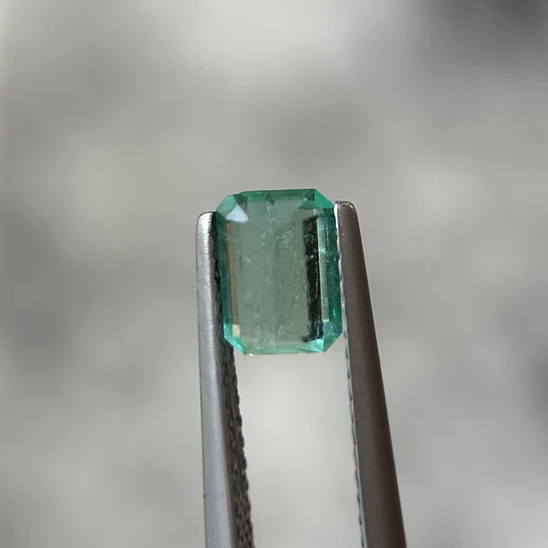 Esmeralda colombiana-0.70ct-6.58x4.76x2.8mm 3