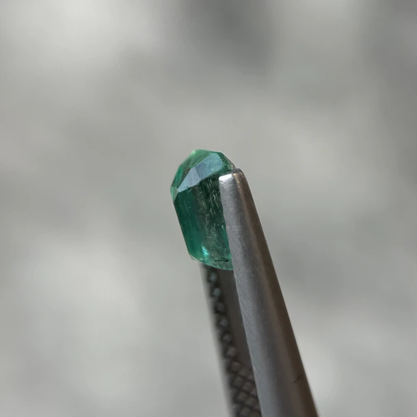 Esmeralda colombiana-0.815ct-6.58x4.22x3.6mm 2