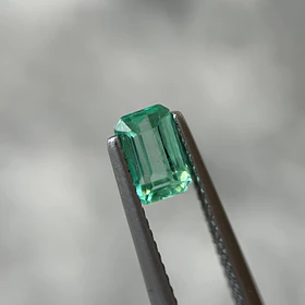 Esmeralda colombiana-0.815ct-6.58x4.22x3.6mm