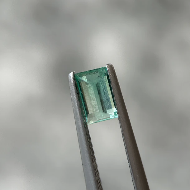 Esmeralda colombiana-0.665ct-5.43x3.32x3.5mm 3