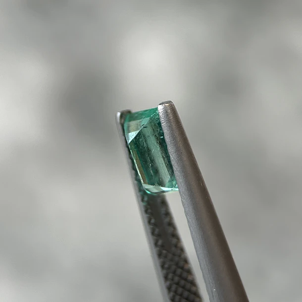 Esmeralda colombiana-0.665ct-5.43x3.32x3.5mm 2