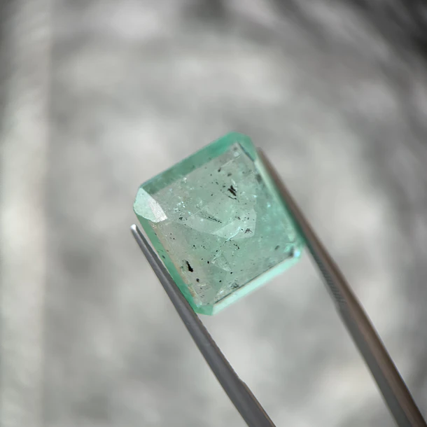Esmeralda colombiana-14.28ct-16.70x15.23x7.25mm 3