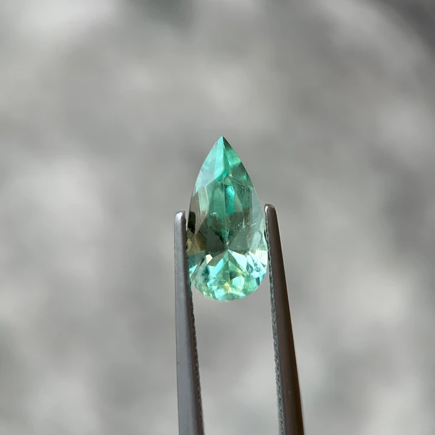 Esmeralda colombiana-1.94ct-12.31x6.05x5.39mm 1