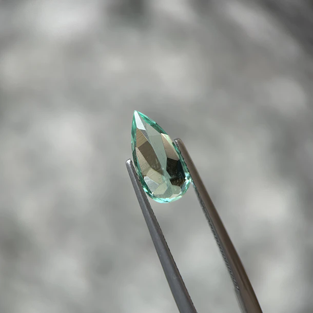 Esmeralda colombiana-1.94ct-12.31x6.05x5.39mm 3