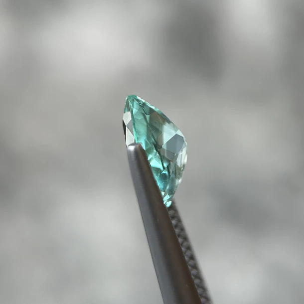 Esmeralda colombiana-1.57ct-10.41x6.47x4.88mm 2