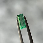 Esmeralda colombiana-0.85ct-8.26x3.84x3.08mm 1