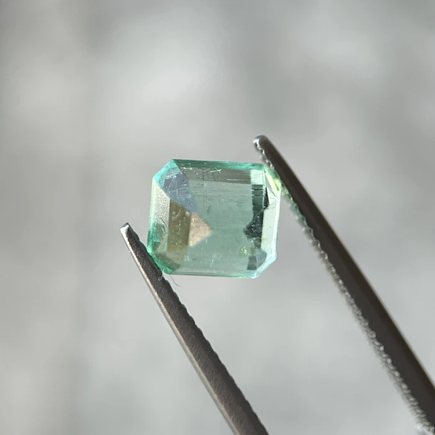 Esmeralda colombiana-2.18ct-7.77x6.78x5.53mm 3