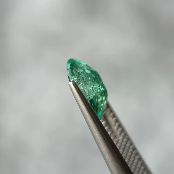 Esmeralda colombiana-1.39ct-9.12x5.63x3.62mm 3