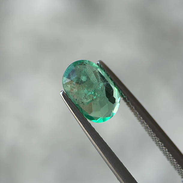 Esmeralda colombiana-1.39ct-9.12x5.63x3.62mm 2